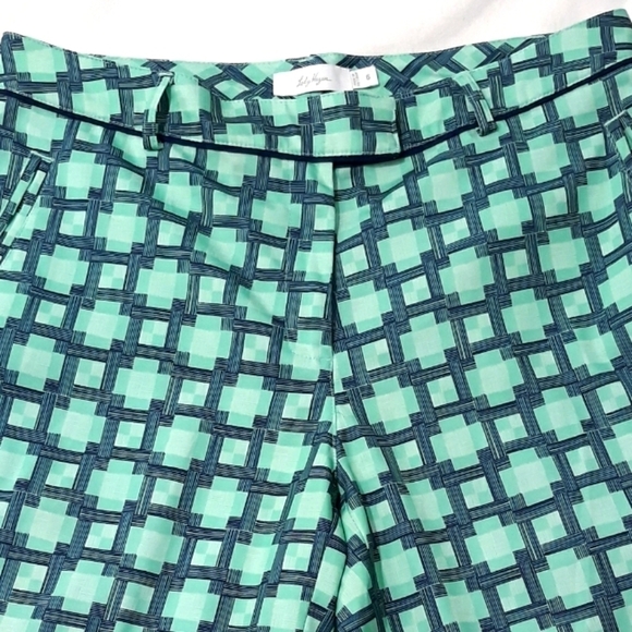 Lady Hagen Women's Printed Green and Black Zippered Short Size 6 - Picture 3 of 8